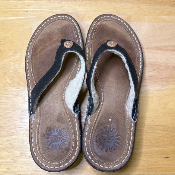 UGG Women's 8 (approx) Black Leather Sandals with Shearling Comfort Sole Suede - Picture 5 of 11